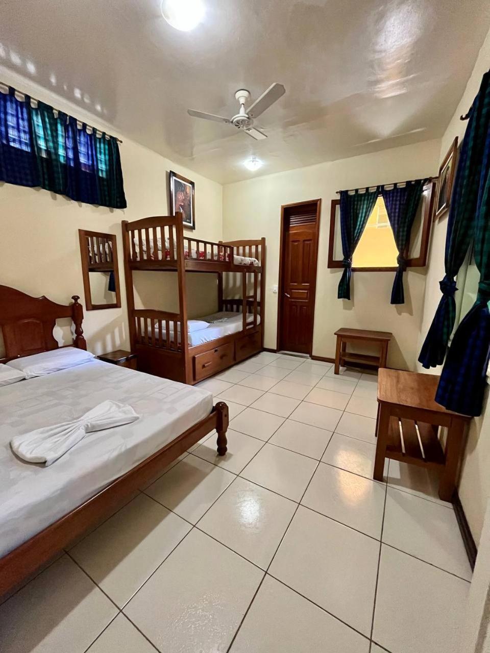 Hostel מנאוס מראה חיצוני תמונה